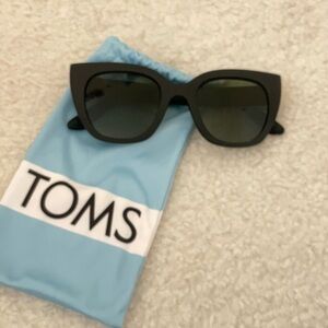 TOMS Black Cat-Eye Sunglasses